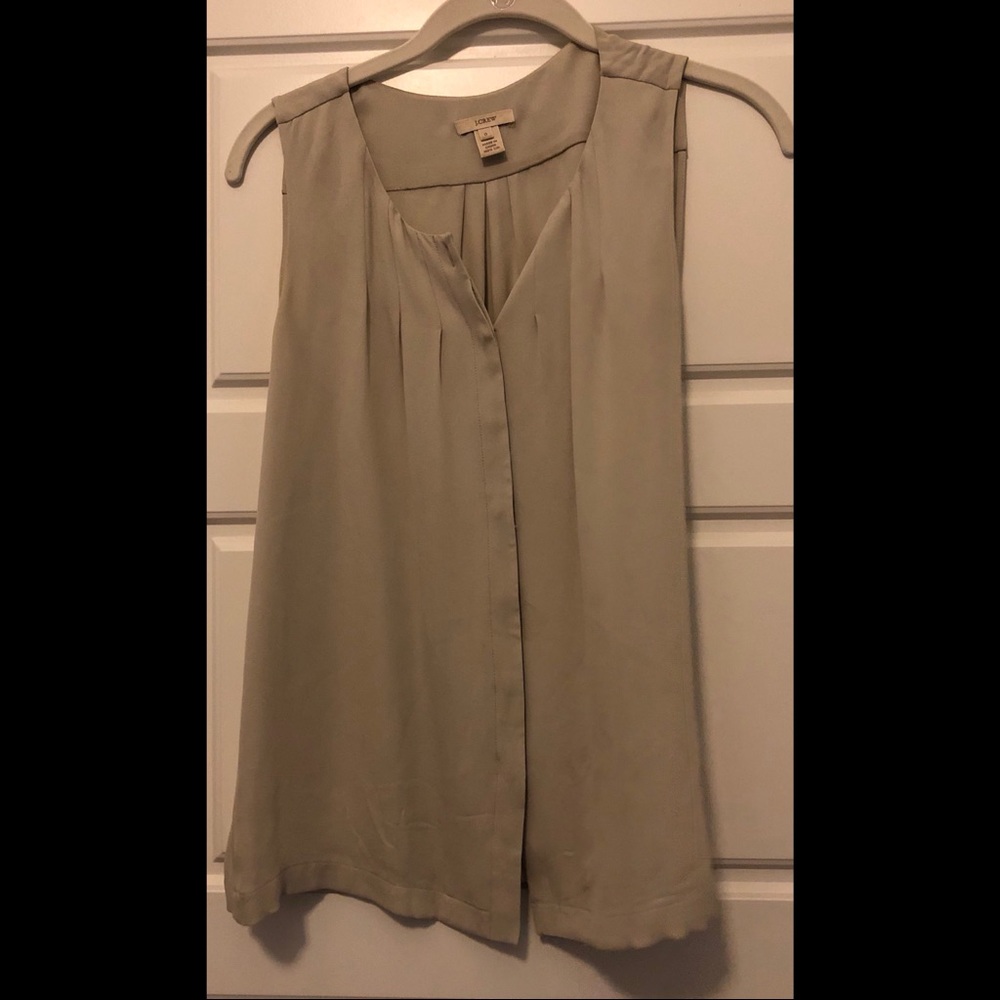 Gray tank